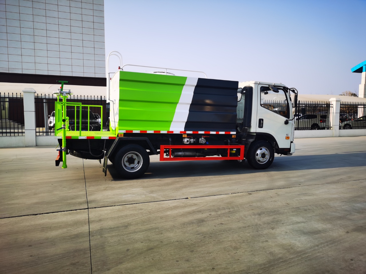 (藍(lán)牌)7.4方抑塵車(chē)